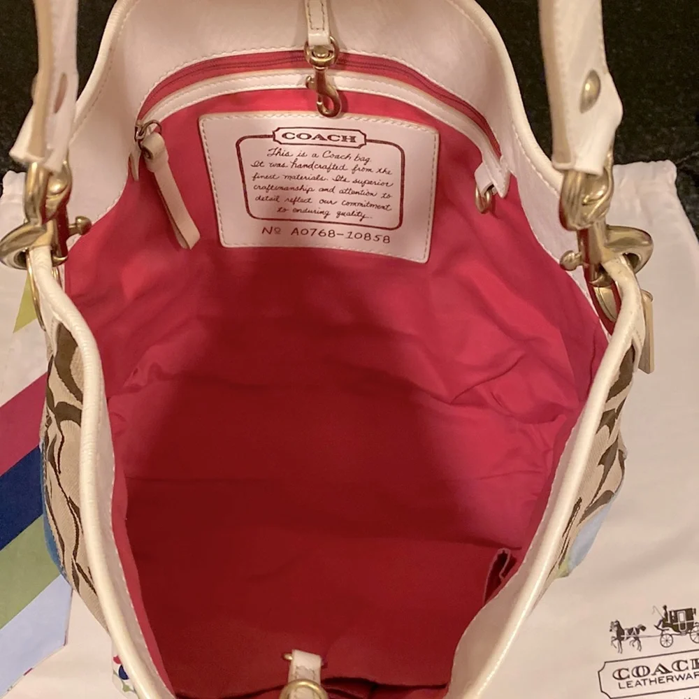 COACH jacquard w/multicolored band at base. Cream patent leather trim. #10858 - Picture 11 of 15